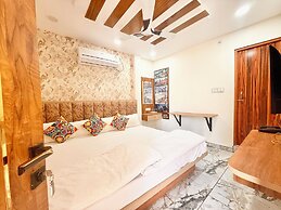 Hotel Malay - near Temple & Rail Station