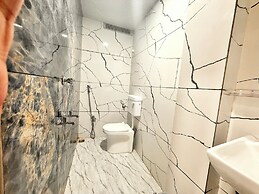 Hotel Malay - near Temple & Rail Station