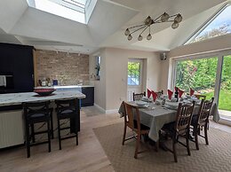Cherry View House 3 Bed Garden Parking Sleeps 8