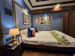 Hotel Trimoorti