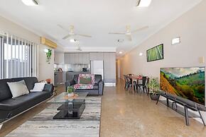 Zen City-venture Balcony Dining - Cozy - CBD