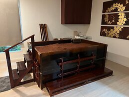 No8 Double Suite, Rainbow Arokaya Welnes
