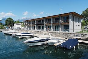 Lago Dorato Marina Lodge