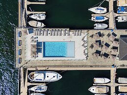 Lago Dorato Marina Lodge