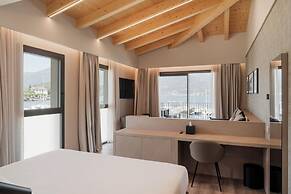 Lago Dorato Marina Lodge - Lakefront