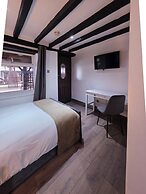 THE COURTYARD LODGE