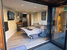 The Chill Garden Room