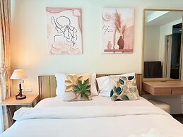 The Deck Patong Phuket by Mickey