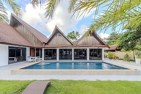 4Br Massive Property Huge Pool V244