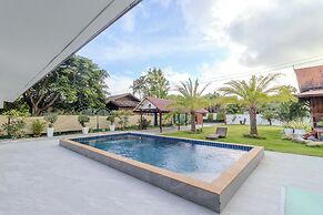 4Br Massive Property Huge Pool V244