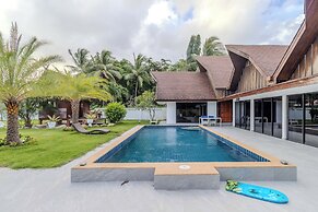 4Br Massive Property Huge Pool V244