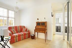 Superb Terrace Apart Champs Elysees Eiffel Tower