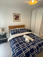 1 Bed Apartment- Sleeps 2, Parking, Pets Allowed
