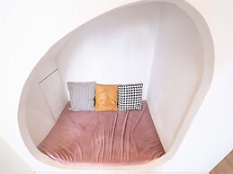 Book and Bed-Lujiabang