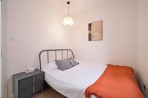 Book and Bed-Lujiabang