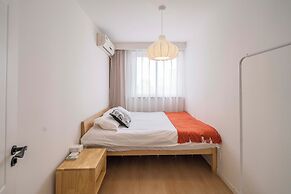 Book and Bed-Lujiabang