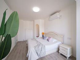 Book and Bed-Lujiabang