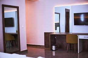 Saint Tropez Hotel and Suites