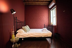 Book and Bed-Jingan Temple