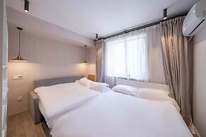 Book and Bed-Jingan Temple