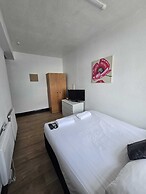 Burlington West Hotel
