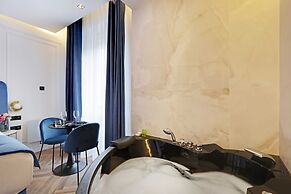 Suite With AC and Jacuzzi Beaubourg Le Marais