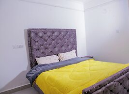 Lux Suites The Urbanite Apartments