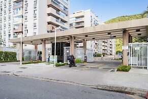 Apto c Piscina e Quadras no Recreio