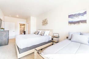 Sail Lofts #303