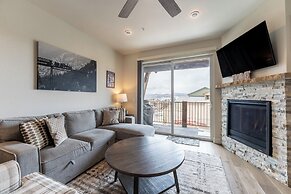 Sail Lofts #303