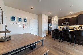 Sail Lofts #303