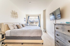 Sail Lofts #303