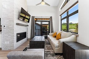 Skywalk Flats #305e : 2