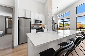 Skywalk Flats #305e : 2