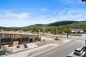 Skywalk Flats #305e : 2