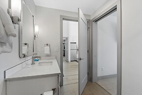 Skywalk Flats #305e : 2