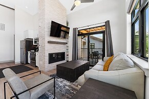 Skywalk Flats #305e : 2
