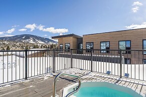 Skywalk Flats #305e : 2