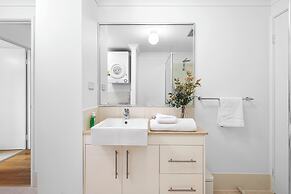 Stylish 2BR With Wi-fi 100 Mbps TV big 75 Inch