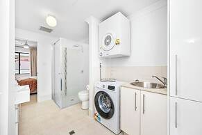 Stylish 2BR With Wi-fi 100 Mbps TV big 75 Inch