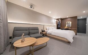 Suwon Hound Hotel