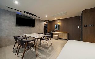 Suwon Hound Hotel