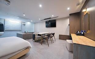 Suwon Hound Hotel