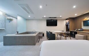 Suwon Hound Hotel