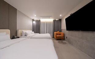 Suwon Hound Hotel