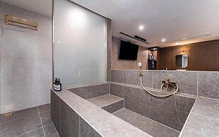 Suwon Hound Hotel