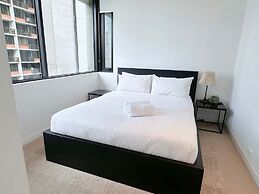 A Chic 2BR Apt Across From Southern Cross Station