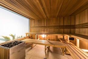 A Cozy & Modern 2BR Apartment, Fantastic Views