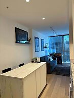 A Comfy Apt Next to Southern Cross