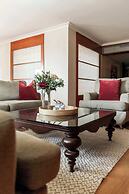 Stylish & Cozy 4BR Retreat With Free Parking